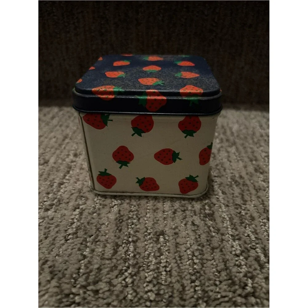 Potpourri Press vintage Tin with Coasters